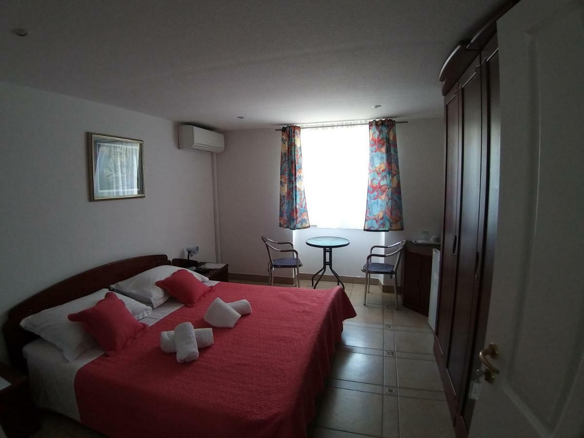 Riva Rooms Bol Exteriér fotografie
